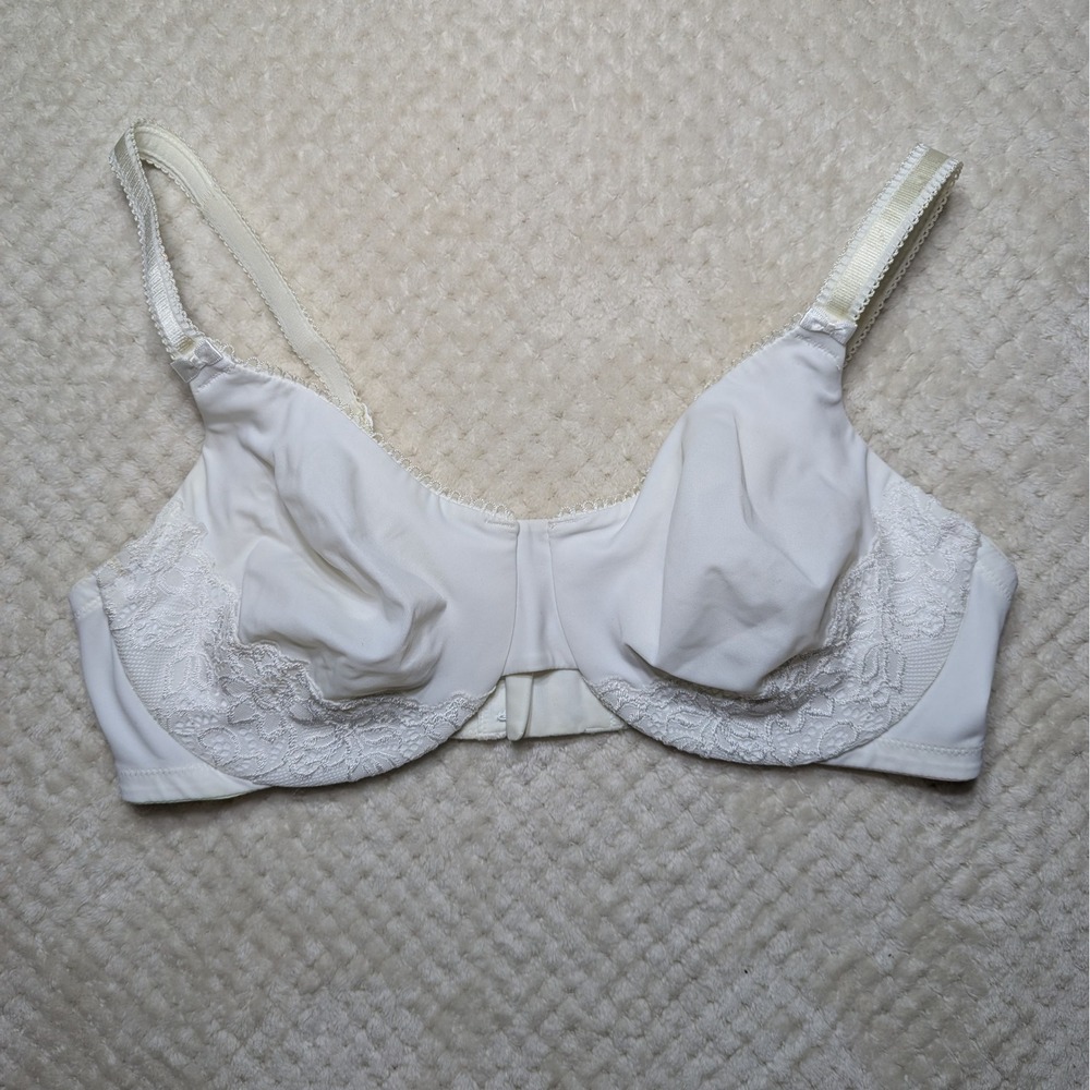 Olga 40C White Underwire Bra Lace Trim Support Nylon Blend‎ Style 35063